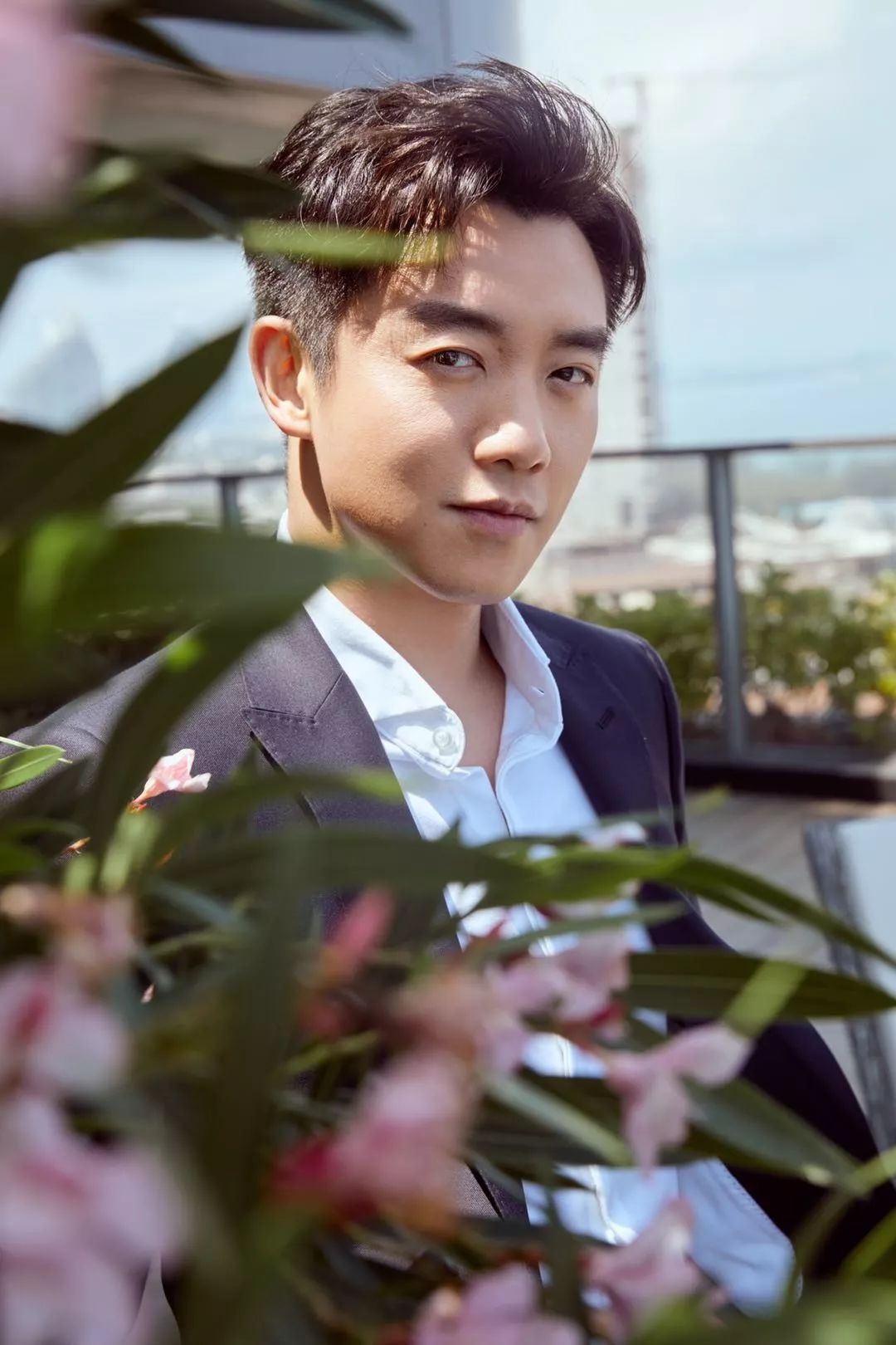 郑恺从娱乐圈社畜到斜杠明星