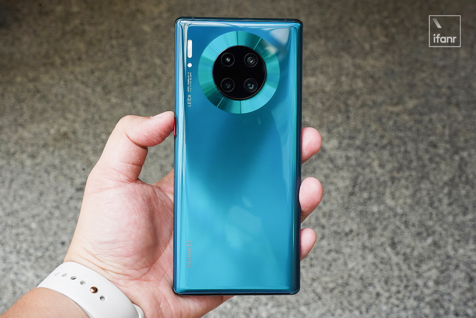 华为mate30系列图赏光环围绕的电影四摄是它向大众递出的名片