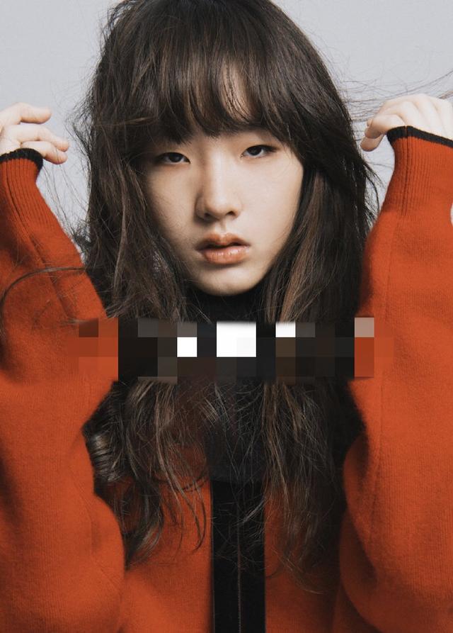 小s13岁大女儿拍杂志,大长腿高级脸超模标配,网友:有辨识度