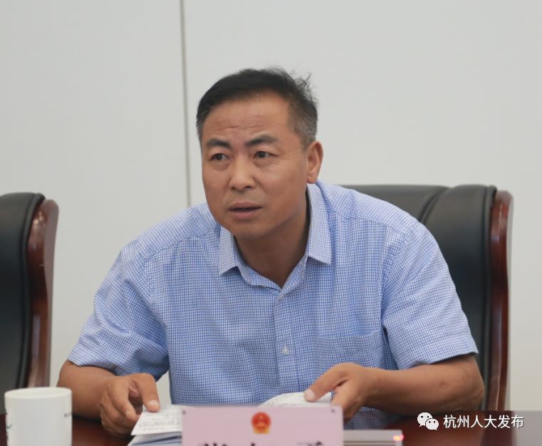 副主任许勤华,张建庭,郑荣胜,陈红英,罗卫红,秘书长张如勇发言.