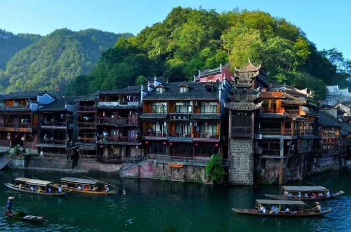 天门山国家森林公园,玻璃栈道,天门洞,张家界千古情演艺,凤凰古城,墨