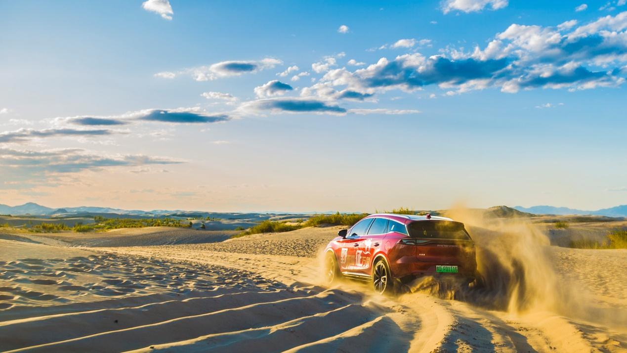 比亚迪送你一份沙漠越野指南请查收