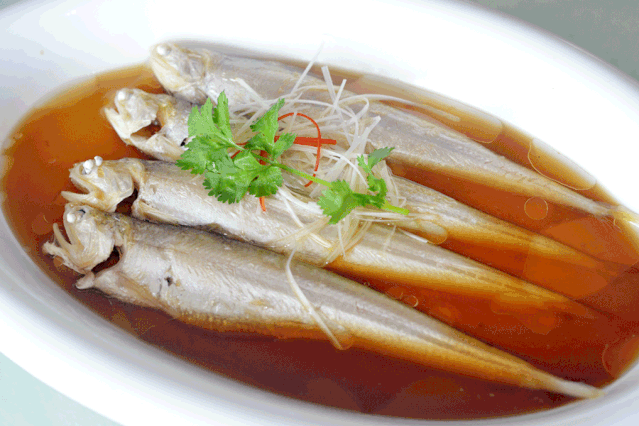 盘锦野生河刀鱼形似小刀味道特别鲜美据说盘锦河刀鱼的营养价值比海