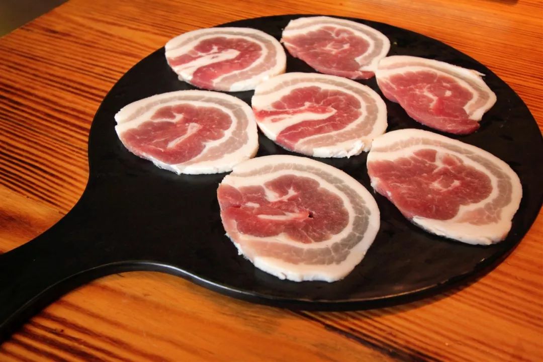 哈尔滨超实惠的烤肉又来了799一大桌啤酒免费喝