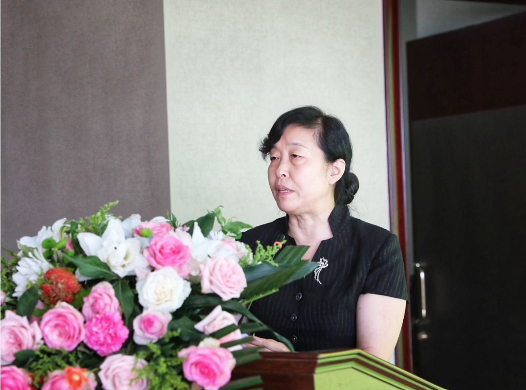 曹德荣和裴世馨在会上对我市板栗产业发展情况给予充分肯定,希望我市