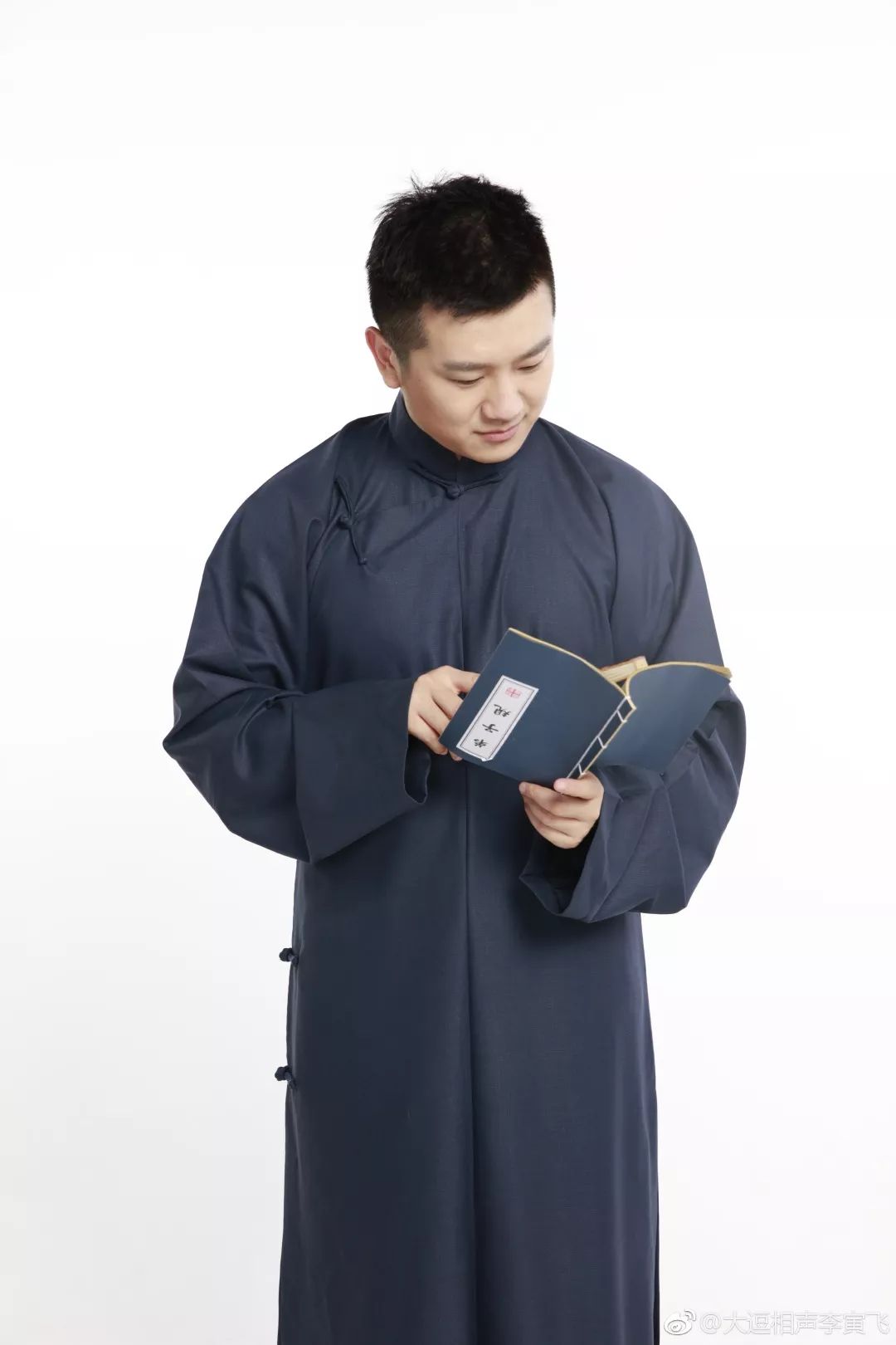 演员简介远离为人所诟病的"三俗内容",追求"上至八十下至八岁"的观众