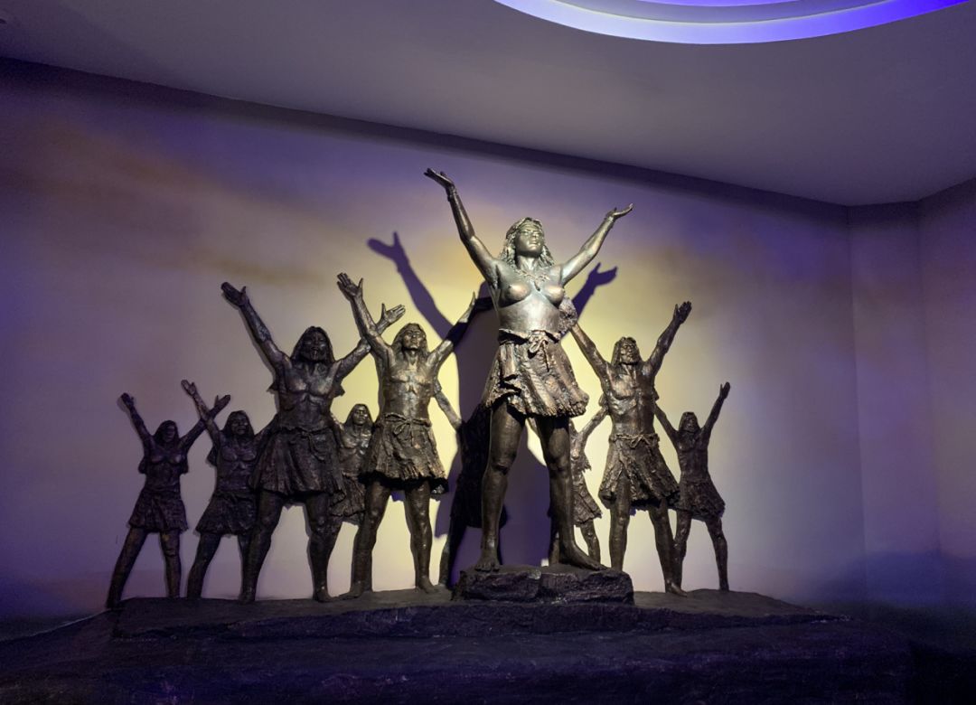 是中国迄今发现最早的原始宗教祭坛,被誉为中华第一祭坛,同时也是国家