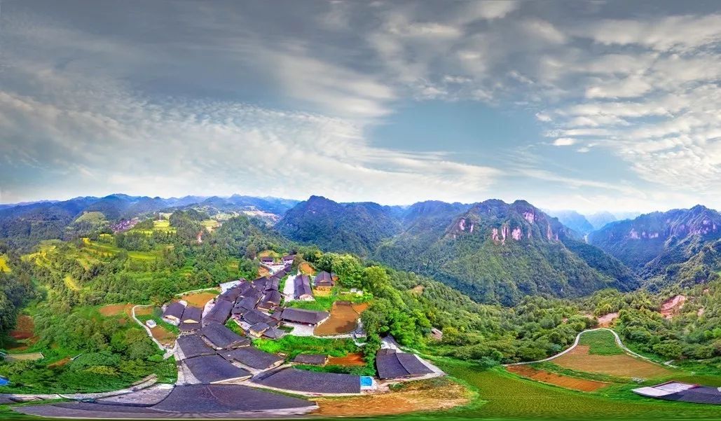 山江苗寨 【串联景点】:花垣边城中国历史文化名镇,十八洞村,吉首