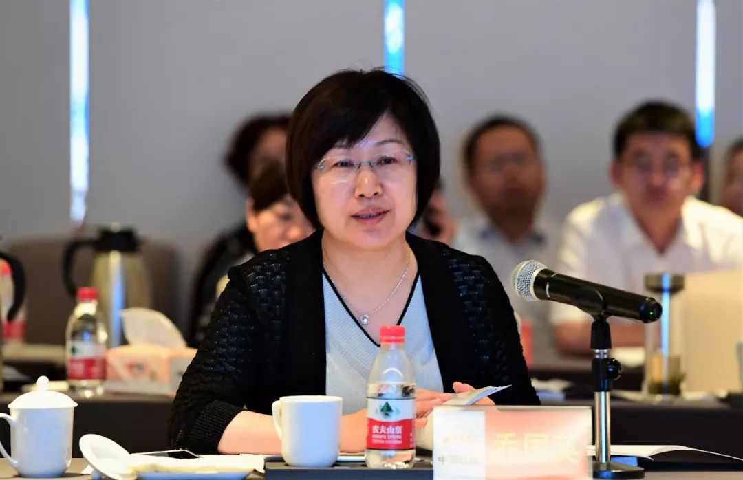 股份公司财务部总经理乔国英主持会议中铁十四局集团党