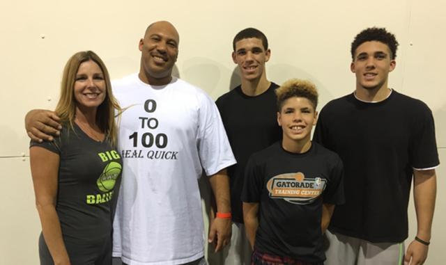 后卫——今年夏天在安东尼-戴维斯交易中转投鹈鹕的朗佐-波尔的三弟