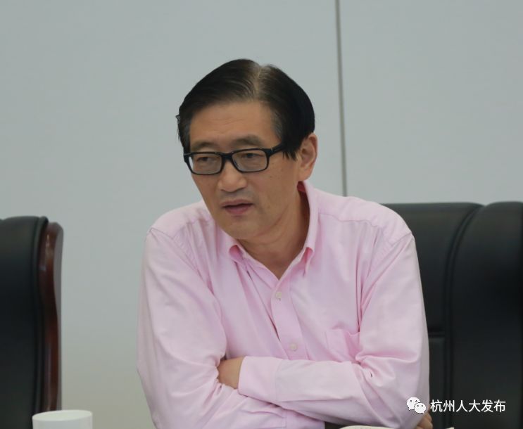 副主任许勤华,张建庭,郑荣胜,陈红英,罗卫红,秘书长张如勇发言.