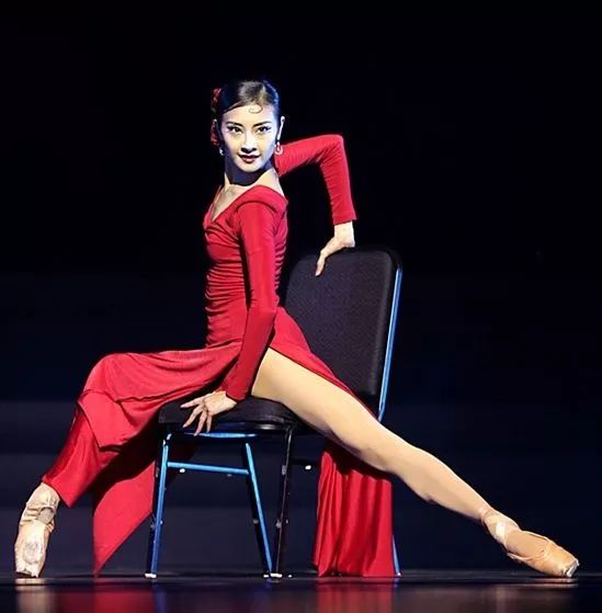 谭元元版 芭蕾舞《卡门》△ 西班牙马德里弗拉明戈舞剧团演绎的《卡门