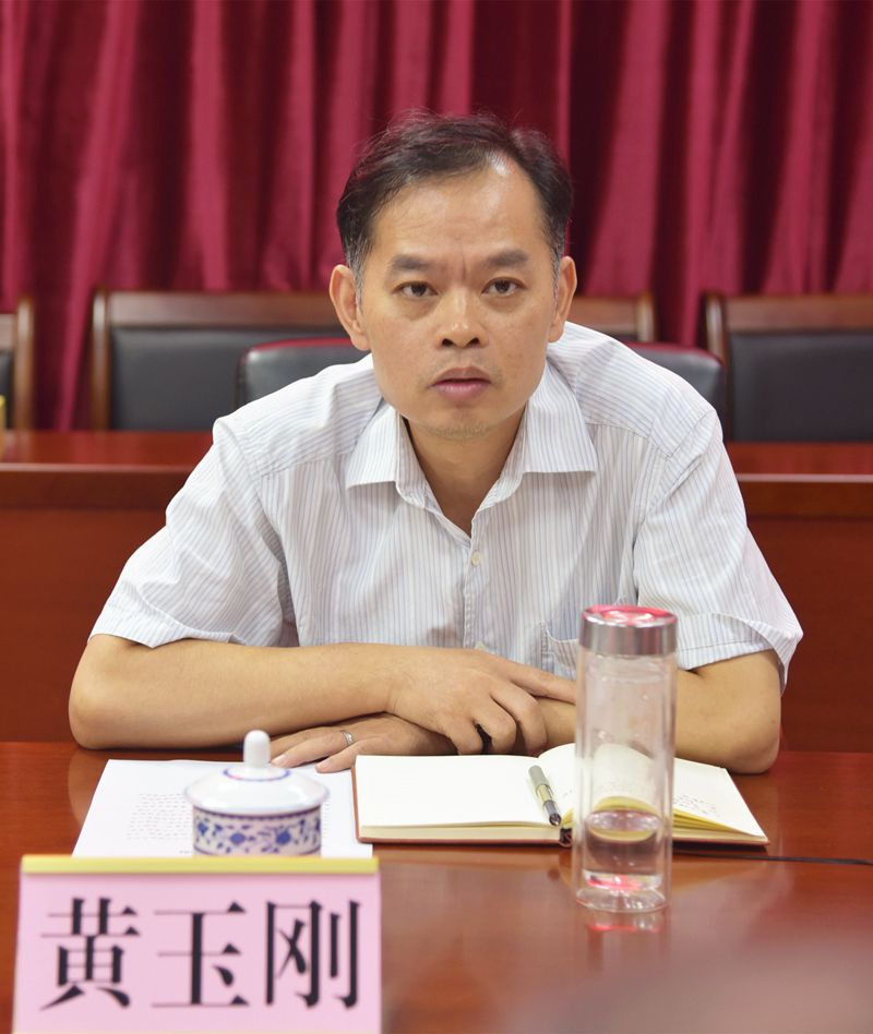 市委巡回指导一组组长黄玉刚到会指导黄玉刚对本次专题学习研讨给予了