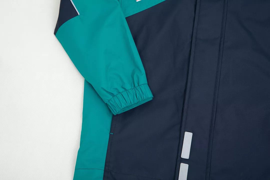 金小冬装校服亮相啦!