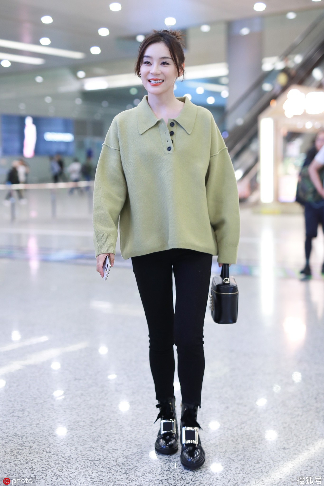 1/89月25日,袁姗姗现身上海机场.9月25日,袁姗姗现身上海机场.