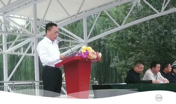 校园剪影一场暴雨一把伞阳高二中最美少年展现榜样力量