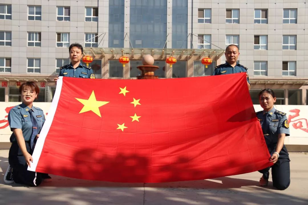 庆祝新中国成立70周年今天我与国旗同框共同向伟大祖国表白