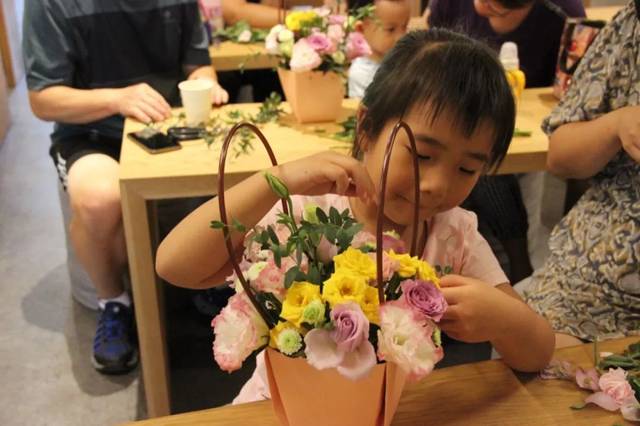 嗨see活动回顾当孩子们遇见花儿的温柔时刻小小花艺师