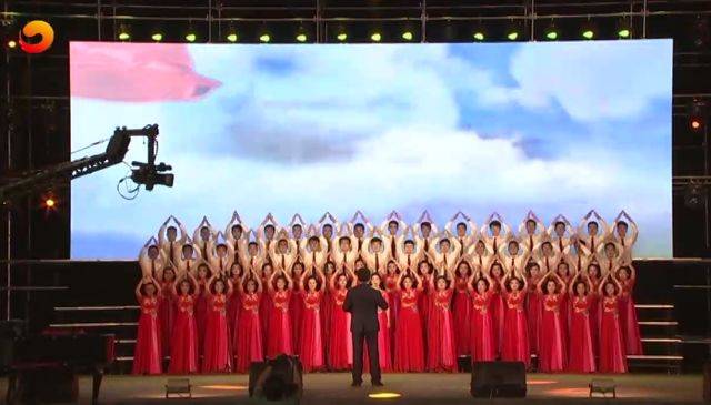 市民政局一心为民合唱团《保卫黄河》白兔镇莓好合唱团《天路》郭庄镇