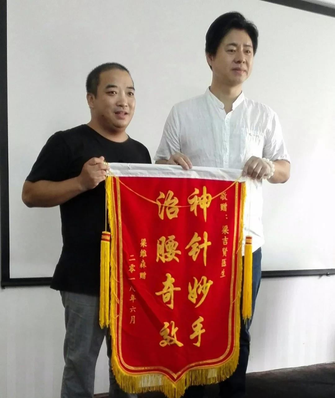 金牌大獎畢業於廣西中醫藥大學,師從國醫大師韋貴康等多位名醫大家