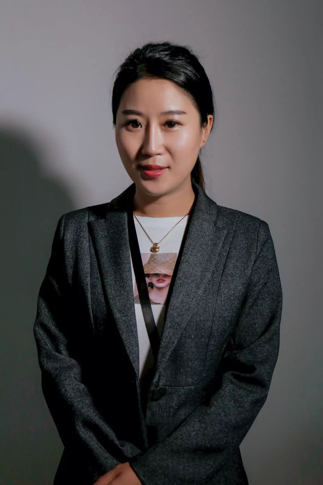 董海燕(政治)毕业于东北师范大学,获得法学硕士学位,自毕业以来一直