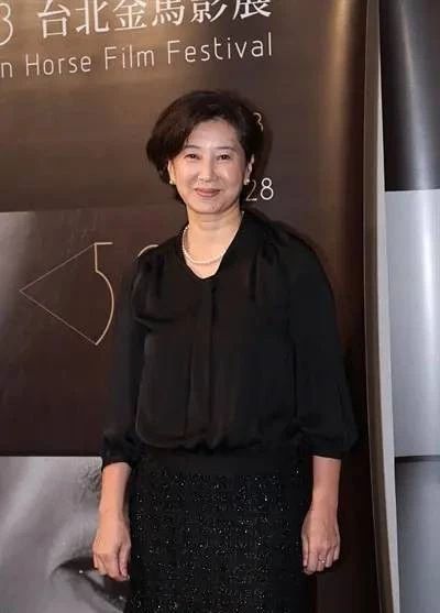 59岁苏明明,因戏生情当红时嫁给导演,如今息影多年家庭幸福_台湾