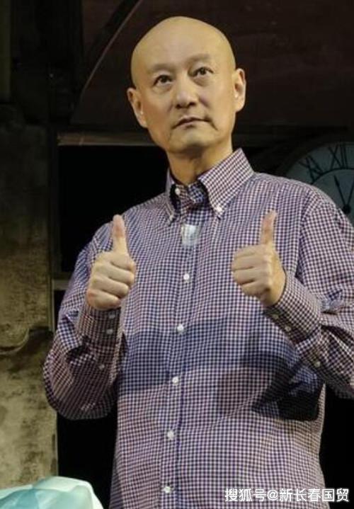 周立波老搭檔關棟天近照曝光,如今63歲依然活躍在演藝圈!_京劇