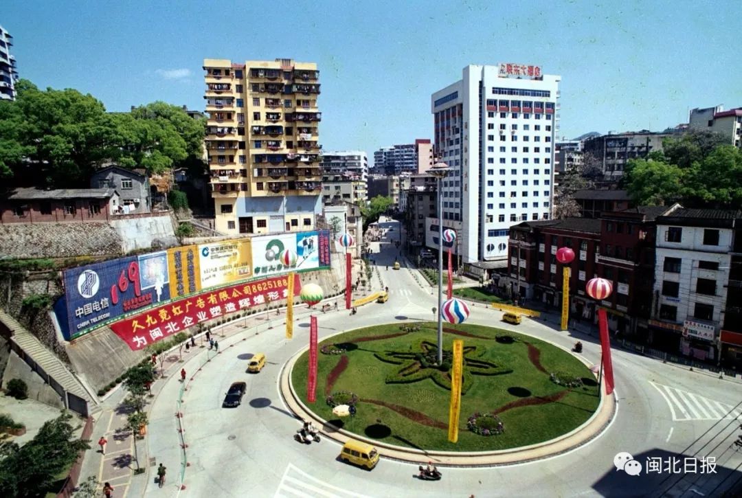 1994年末,南平10个县(市,区)城区实有住宅建筑面积1321.6万平方米.