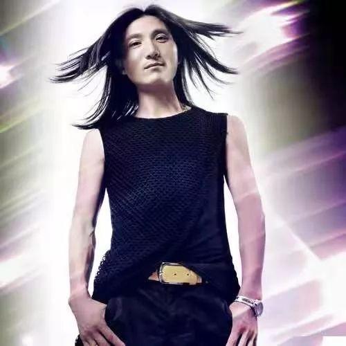 张敬,华语男歌手,16岁进入专业演出团体,师从多位艺术团团长学习,后以