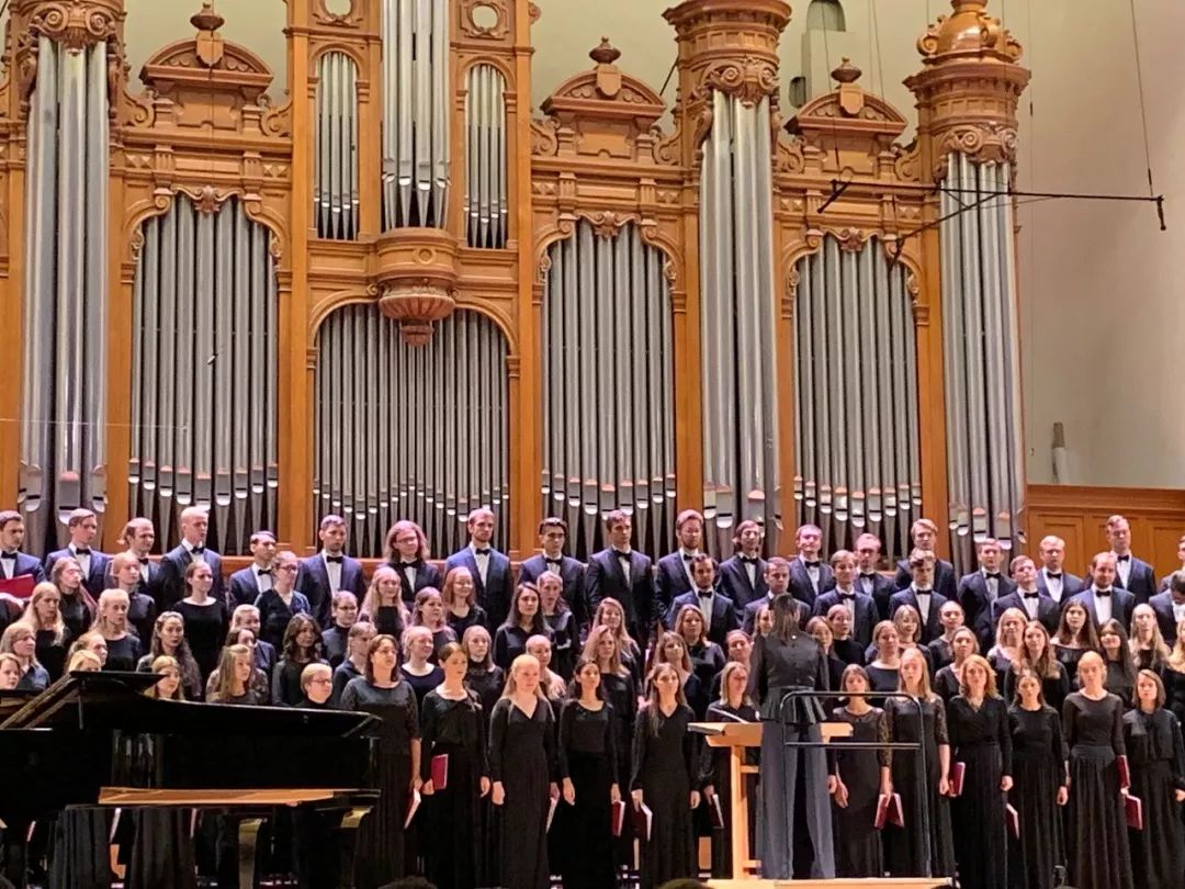 俄罗斯合唱团演唱的思乡八骏赞超赞