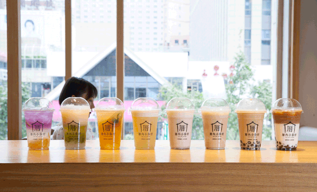 台湾排队奶茶空降太原街点了一杯帅气小鲜肉又送我一杯