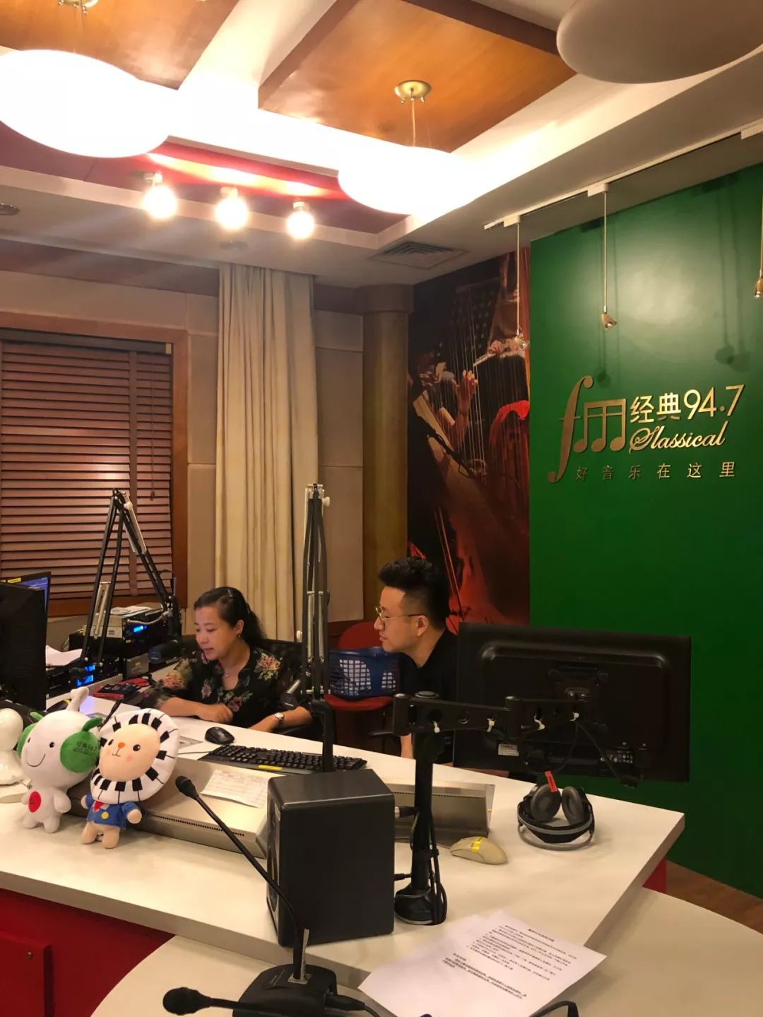 ▼周希希▼周正中毕业于上海音乐学院的青年钢琴家周希希与男中音歌唱