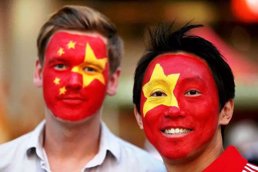 脸上画国旗,沿河捡垃圾!快来一起让天门变得更美!