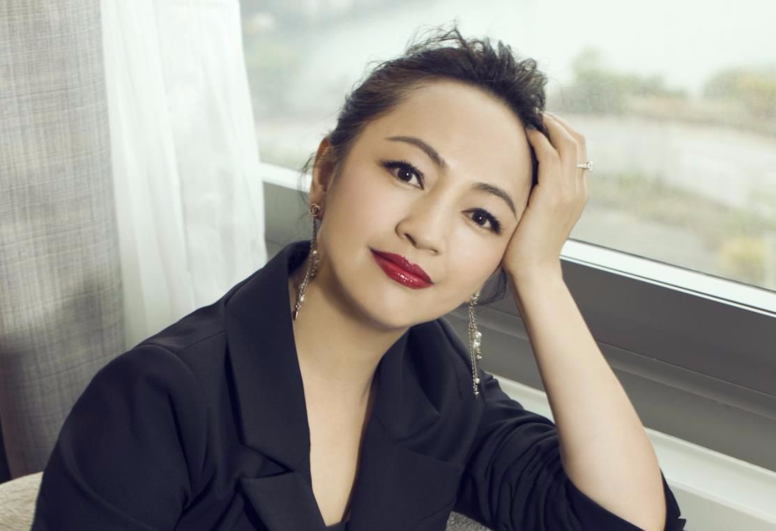 罗海琼和费麒在恋爱期间,费麒为她的事业发展出了不少力,很多优秀的