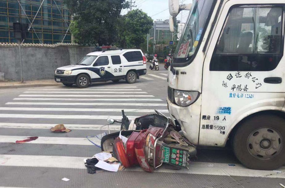 电动车车祸现场图片