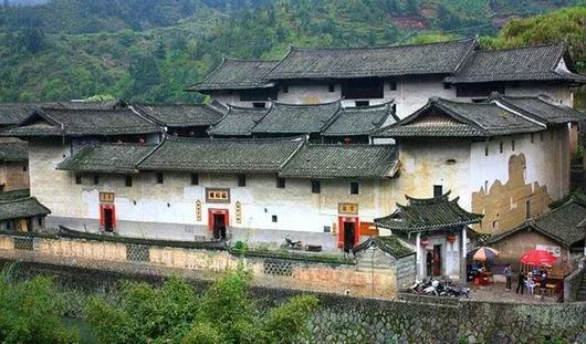 游 【奎聚楼】:依山就势,前高后低,远观犹如猛虎下山.