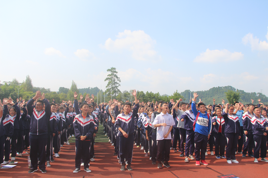 青年教育演说家陈国明老师到麻江县第一中学进行励志演讲