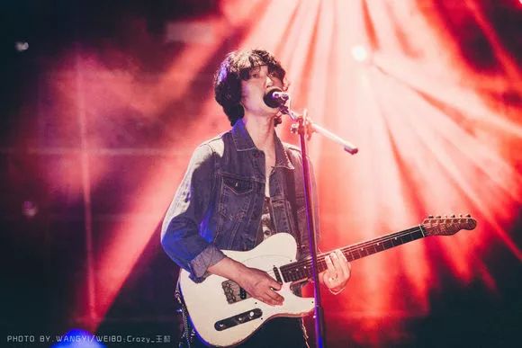 痛仰乐队的吉他手,竟然也是一枚深情民谣歌手_宋捷