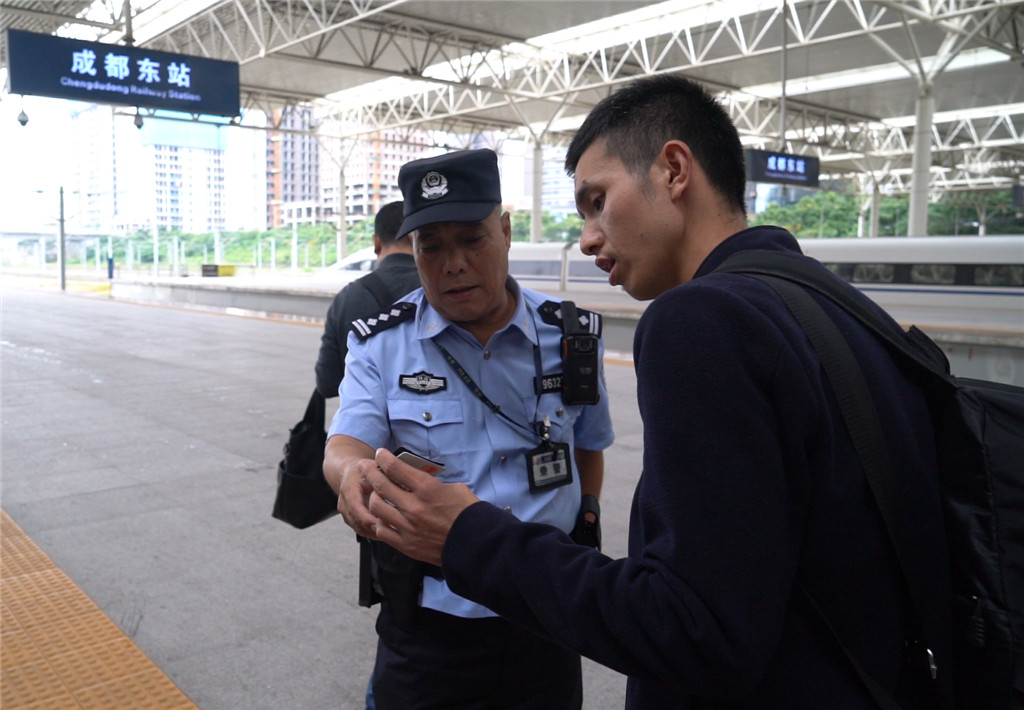 生命之舟的护航者老乘警何立明值乘最后一班车纪实