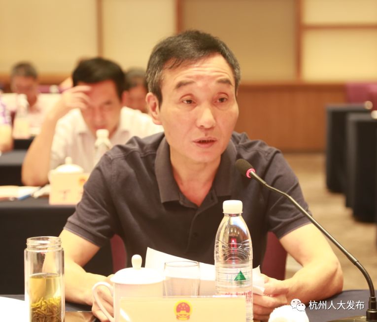 副主任许勤华,张建庭,郑荣胜,陈红英,罗卫红,秘书长张如勇发言.