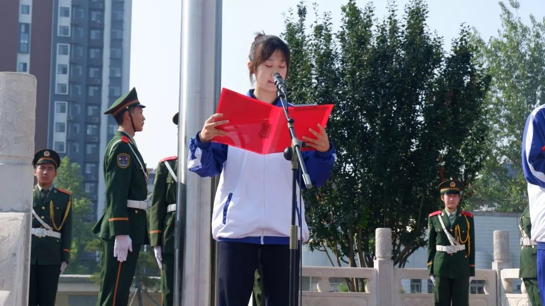 新时代文明实践桓台一中举行直面挫折成就自我主题升旗仪式