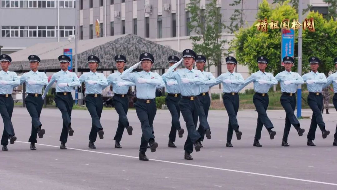 這群身穿孔雀藍制服的文職人員,他們都來自全軍哪些崗位?