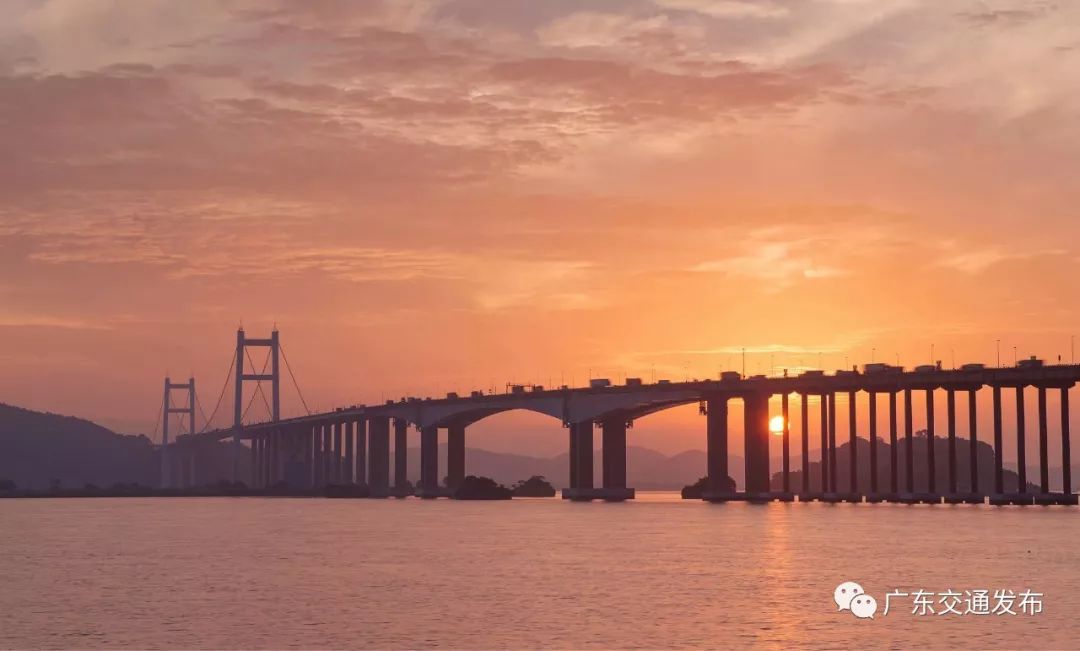 世界第一跨度钢箱梁悬索桥——南沙大桥;世界最长跨海大桥——港