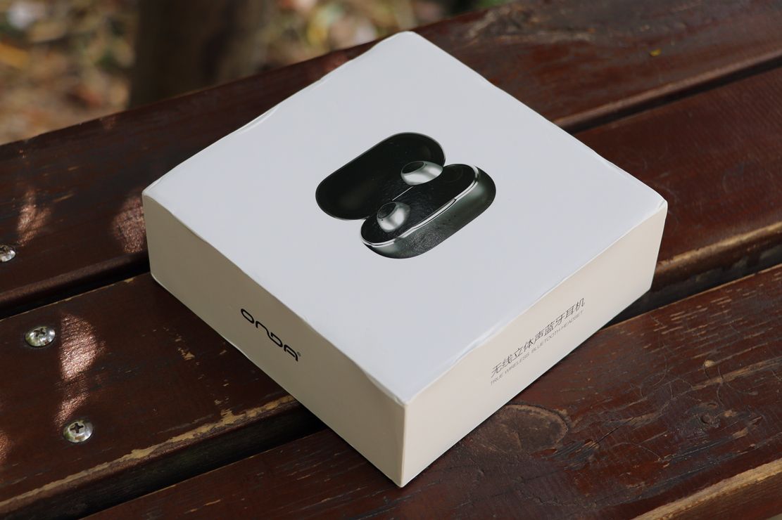 昂达推出的耳机产品并不多,无线耳机产品更是不多,昂达airsolo算是