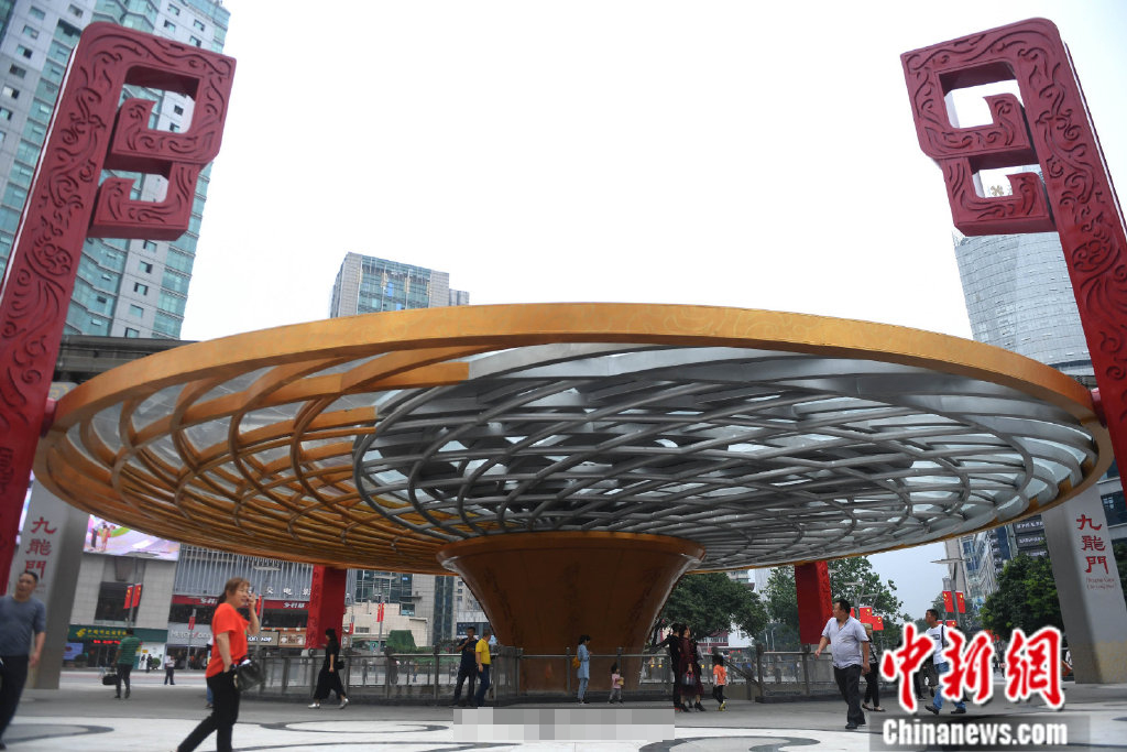 "火锅"烫"列车" 重庆火锅又添新"菜品"