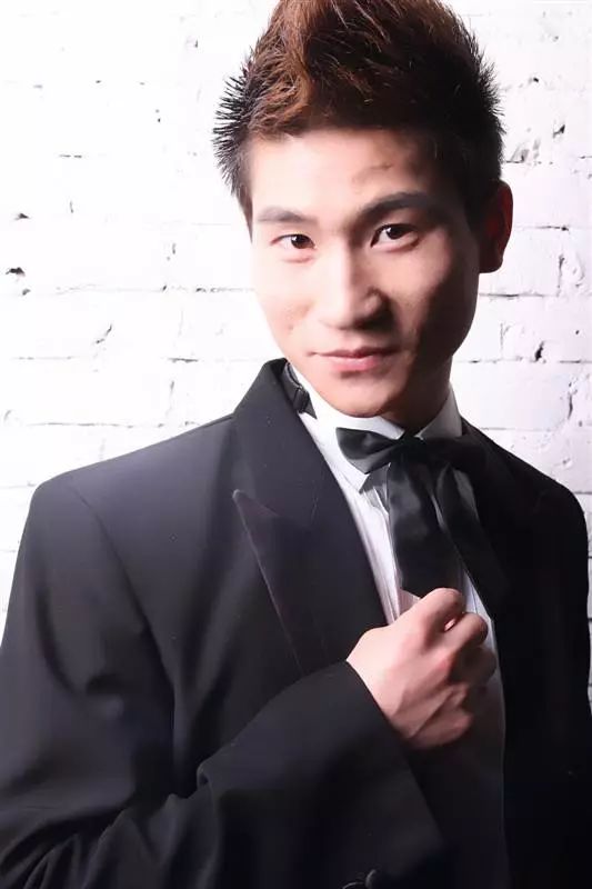 胡茂目前签约于广州坤鹏文化传播有限公司,个人专辑正在紧张录制中