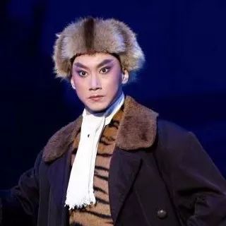 现代京剧《智取威虎山》首演于1958年,由李仲林,纪玉良主演,经无数次