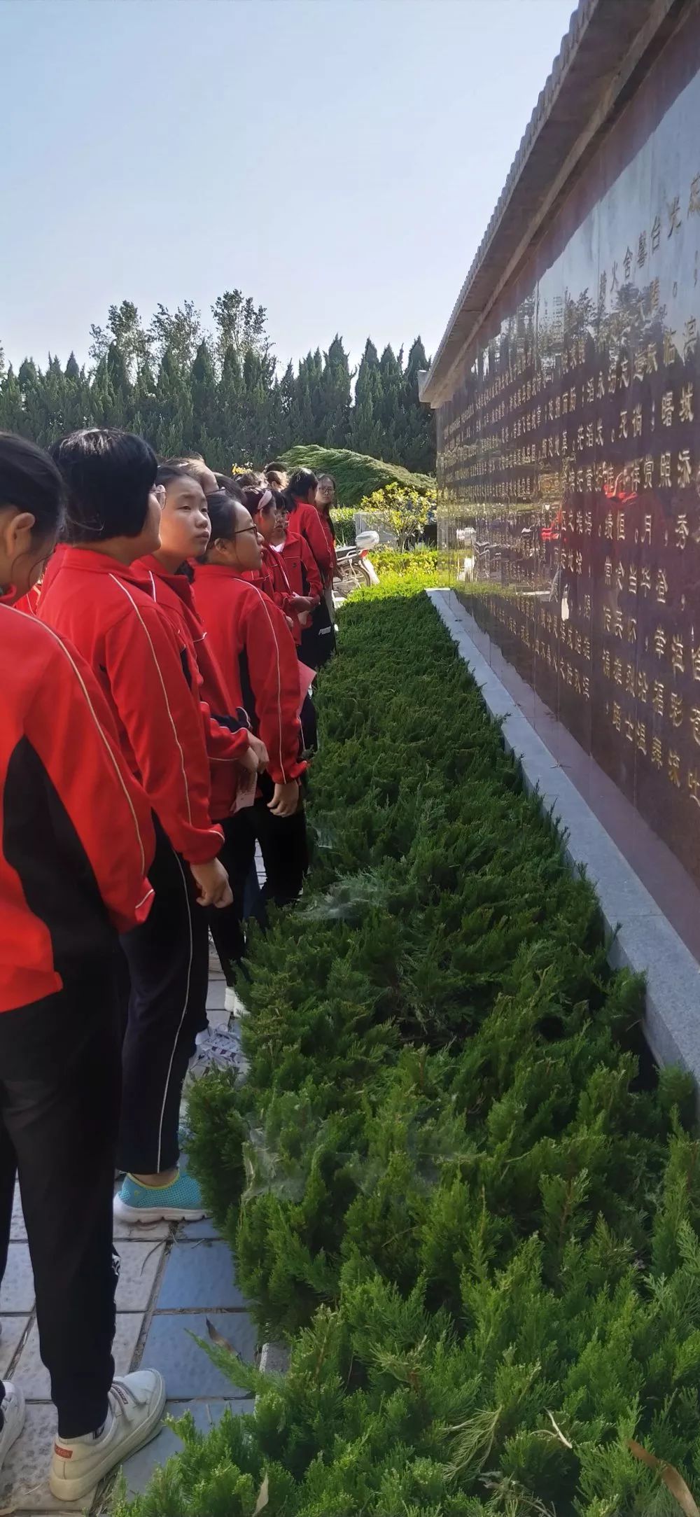 "传承红色基因 争做铁军传人"寻访八滩烈士陵园王桥战斗纪念馆