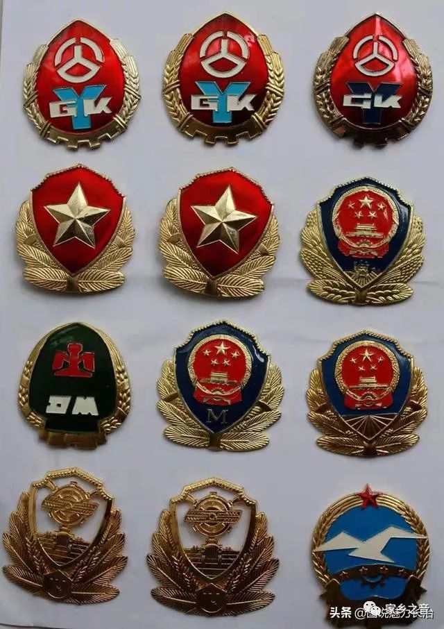 武乡籍收藏爱好者韩朝峰10年收藏帽徽千余枚