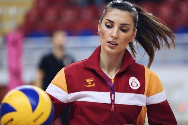 出生于1983年的内斯里汉可以说是土耳其排球史上最为著名的女排运动员
